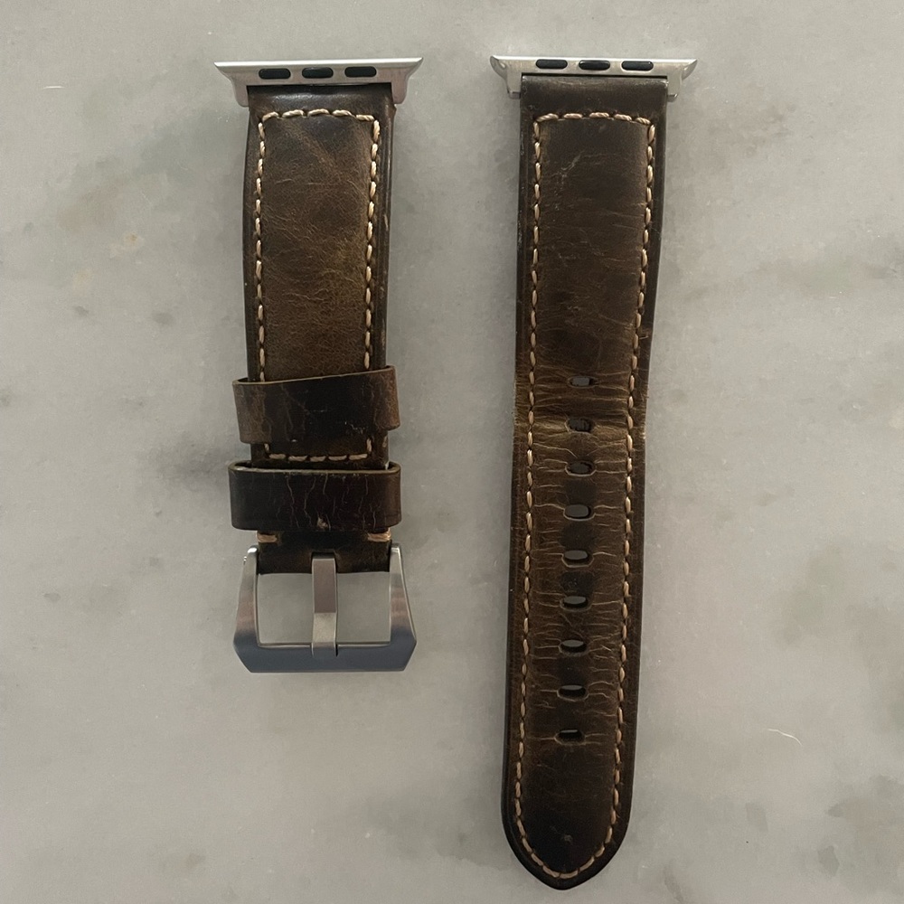 BullStrap Leather Apple Watch band for 44/45mm.